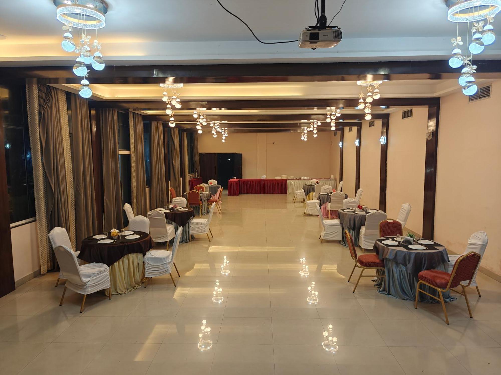 Sai Samrat Resort Sātāra Exterior foto